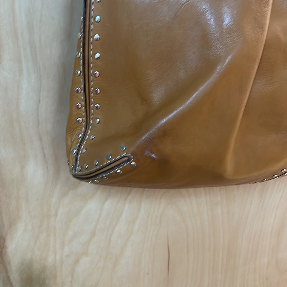 Women’s Michael Kors XL Astor Leather Studded Tote Hobo Bag Cognac Tan - Picture 3 of 5
